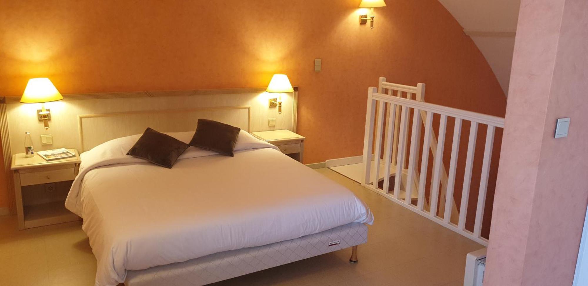 Logis L'Auberge Bourbonnaise Saint-Yorre エクステリア 写真