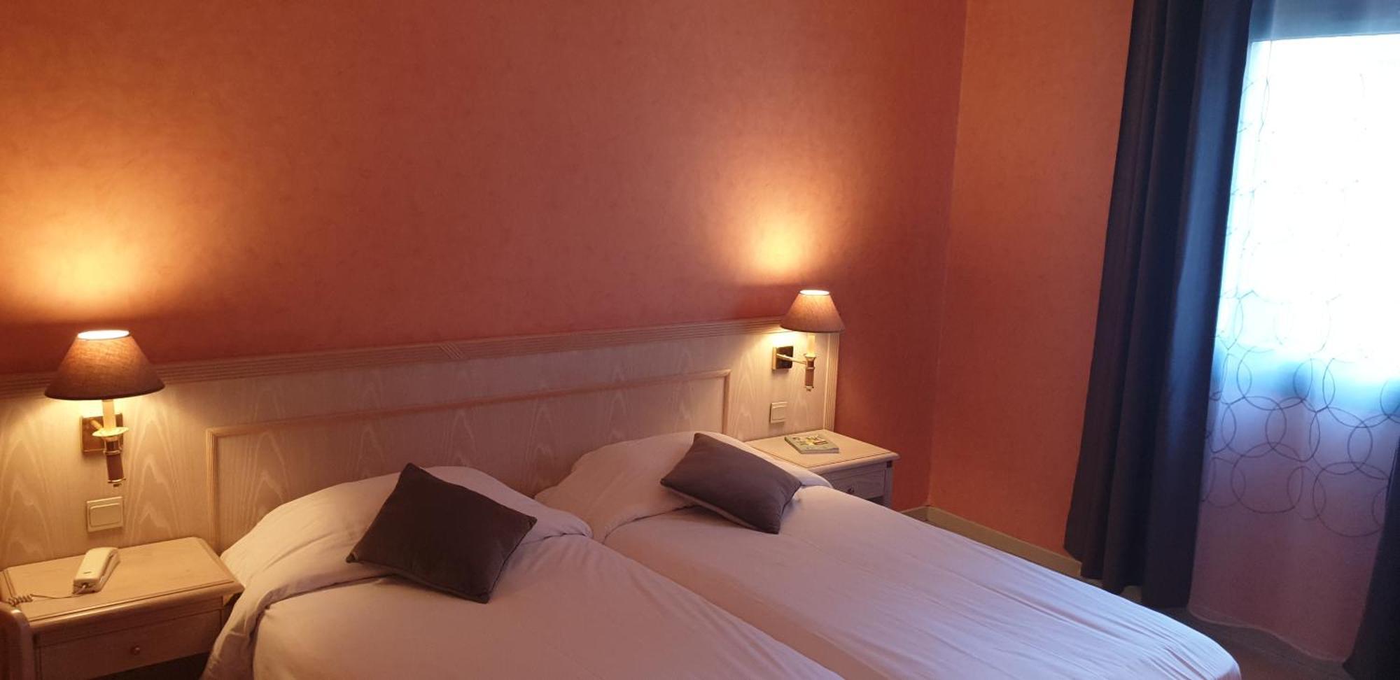 Logis L'Auberge Bourbonnaise Saint-Yorre エクステリア 写真