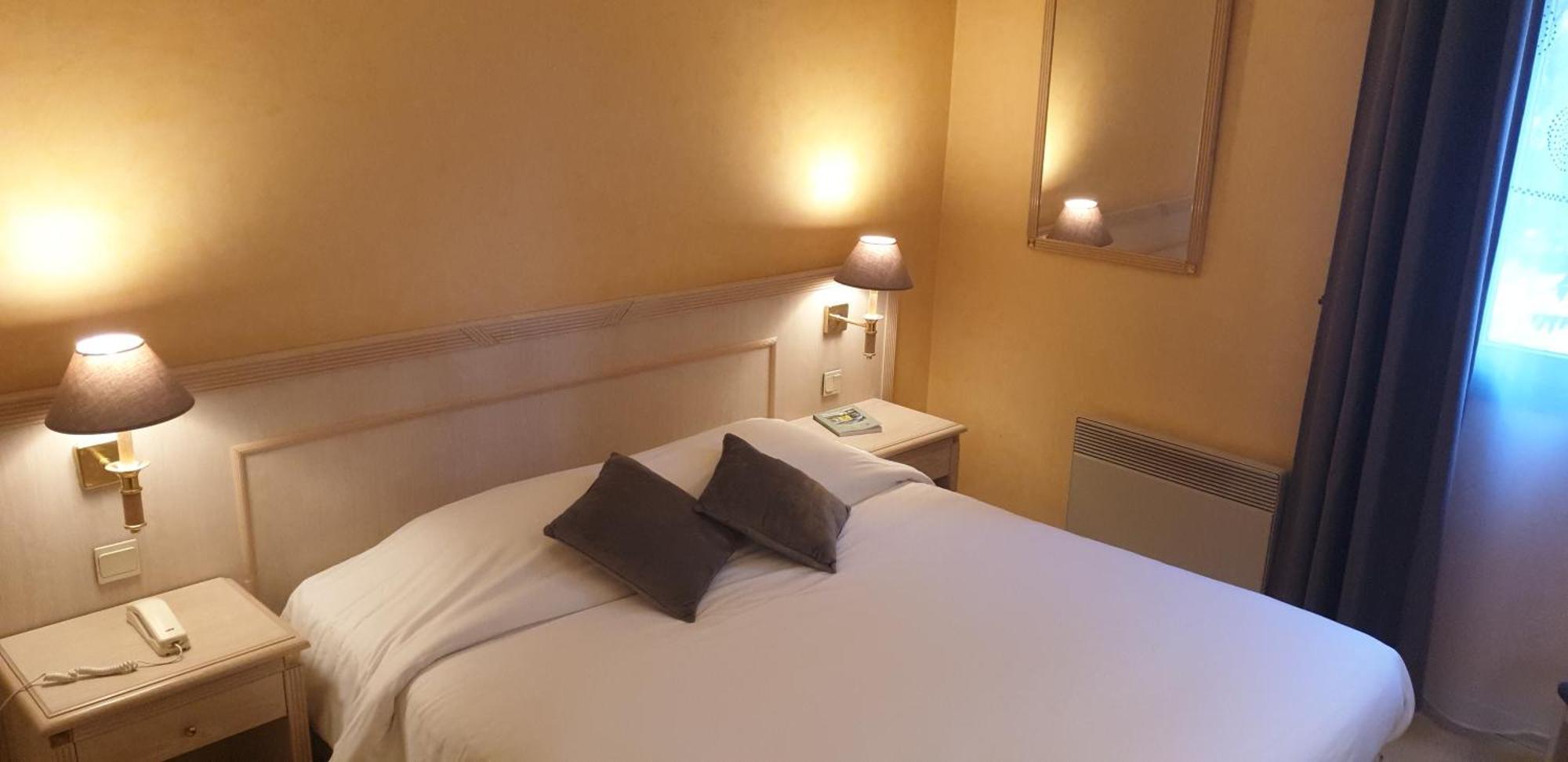Logis L'Auberge Bourbonnaise Saint-Yorre エクステリア 写真