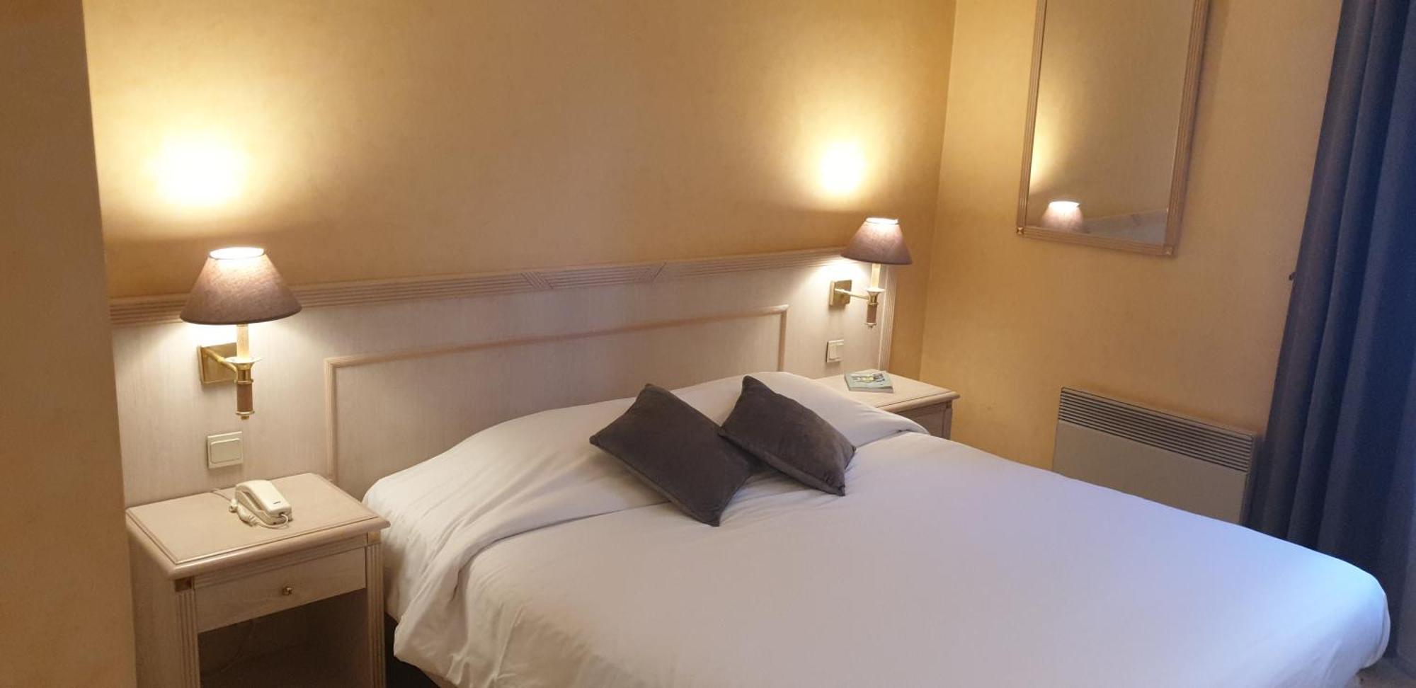 Logis L'Auberge Bourbonnaise Saint-Yorre エクステリア 写真