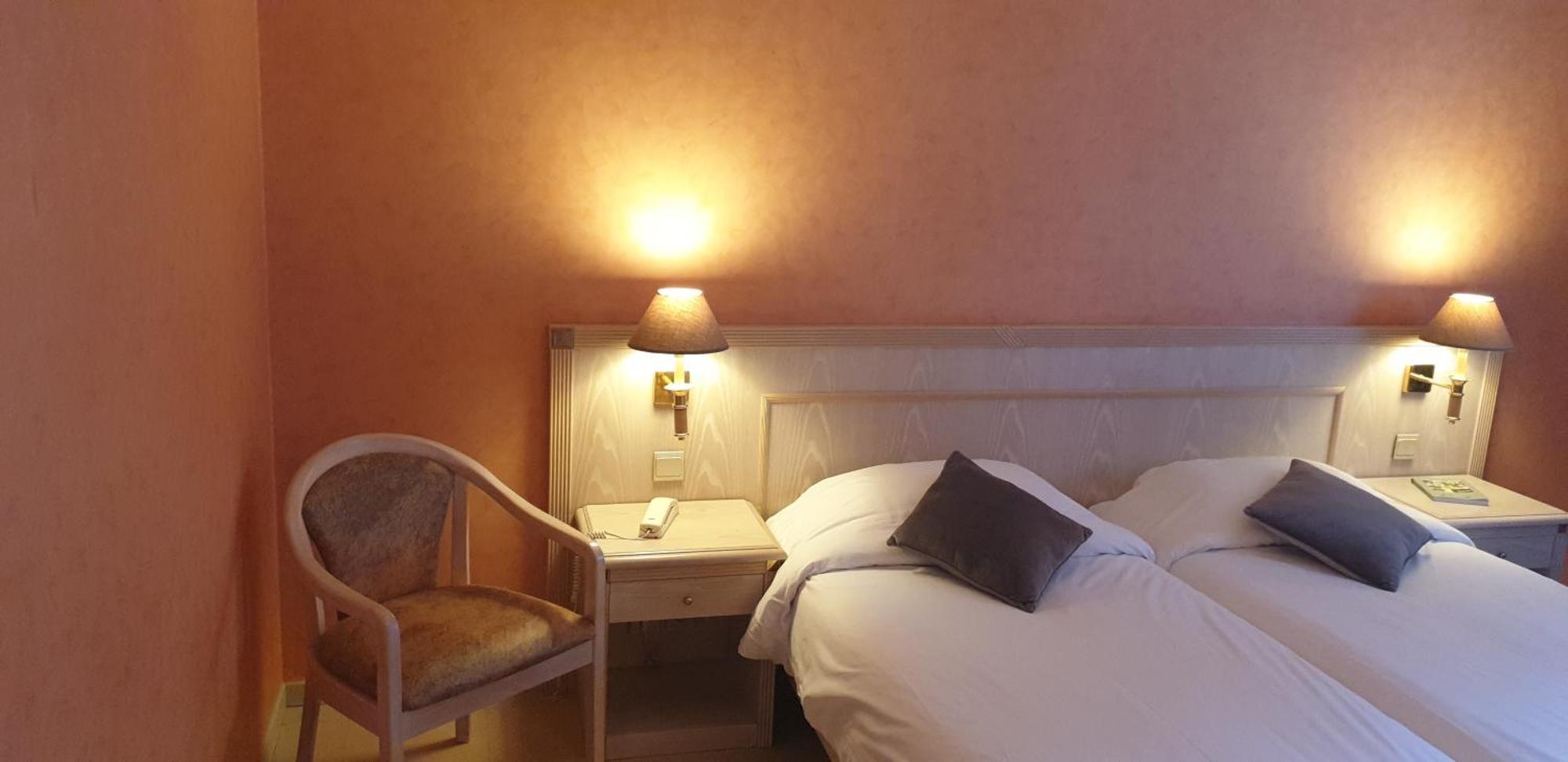 Logis L'Auberge Bourbonnaise Saint-Yorre エクステリア 写真