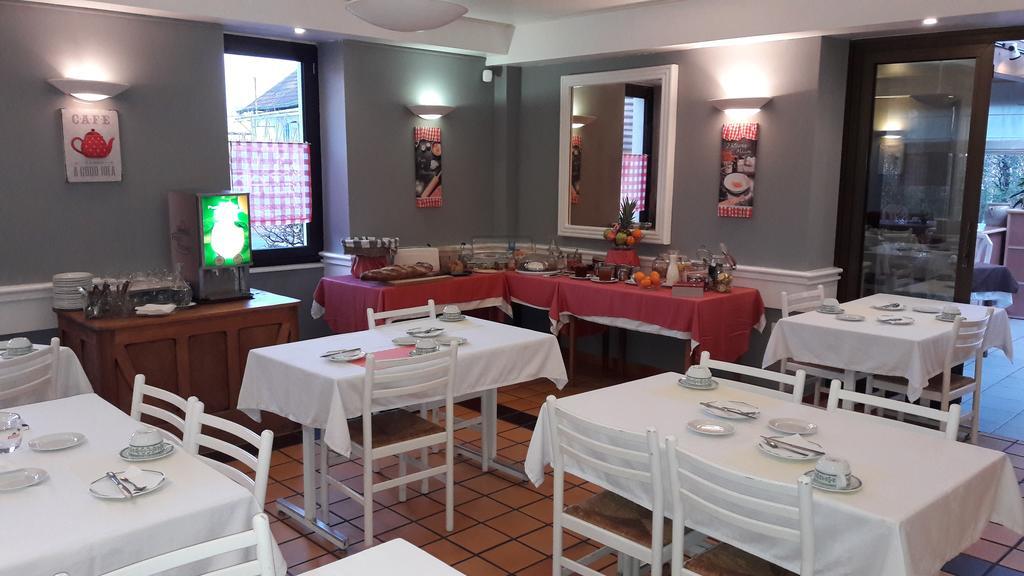 Logis L'Auberge Bourbonnaise Saint-Yorre エクステリア 写真