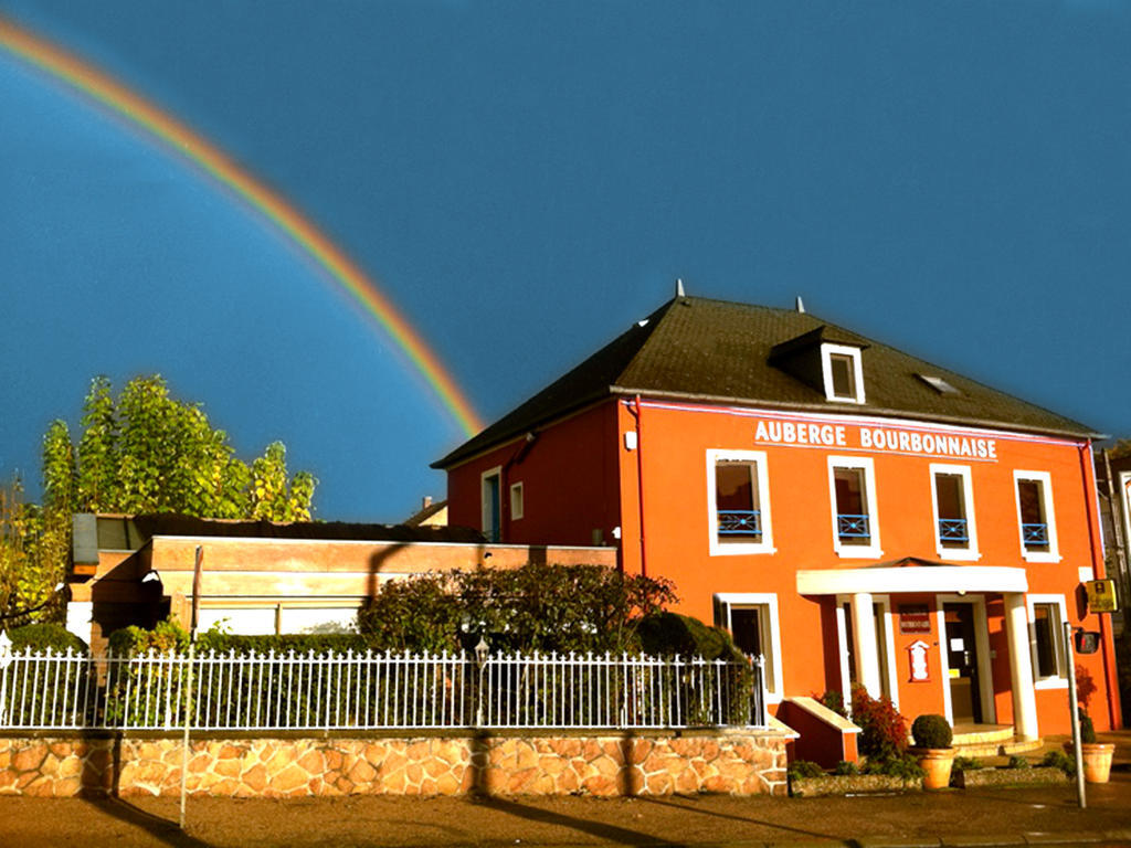 Logis L'Auberge Bourbonnaise Saint-Yorre エクステリア 写真