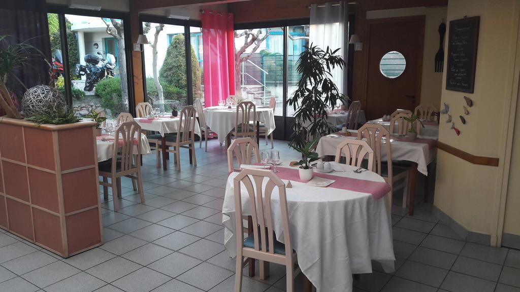 Logis L'Auberge Bourbonnaise Saint-Yorre エクステリア 写真