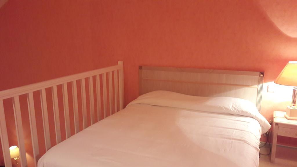 Logis L'Auberge Bourbonnaise Saint-Yorre エクステリア 写真
