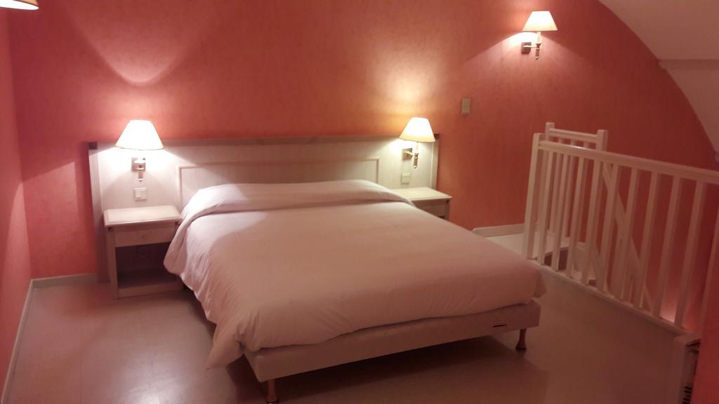 Logis L'Auberge Bourbonnaise Saint-Yorre エクステリア 写真