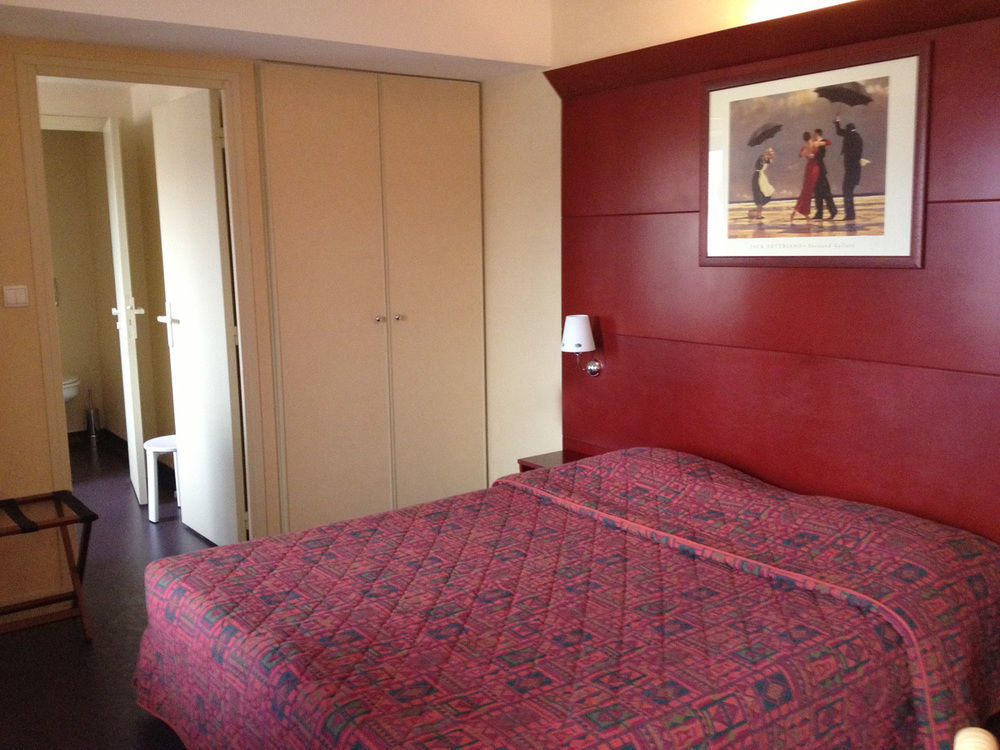 Logis L'Auberge Bourbonnaise Saint-Yorre エクステリア 写真