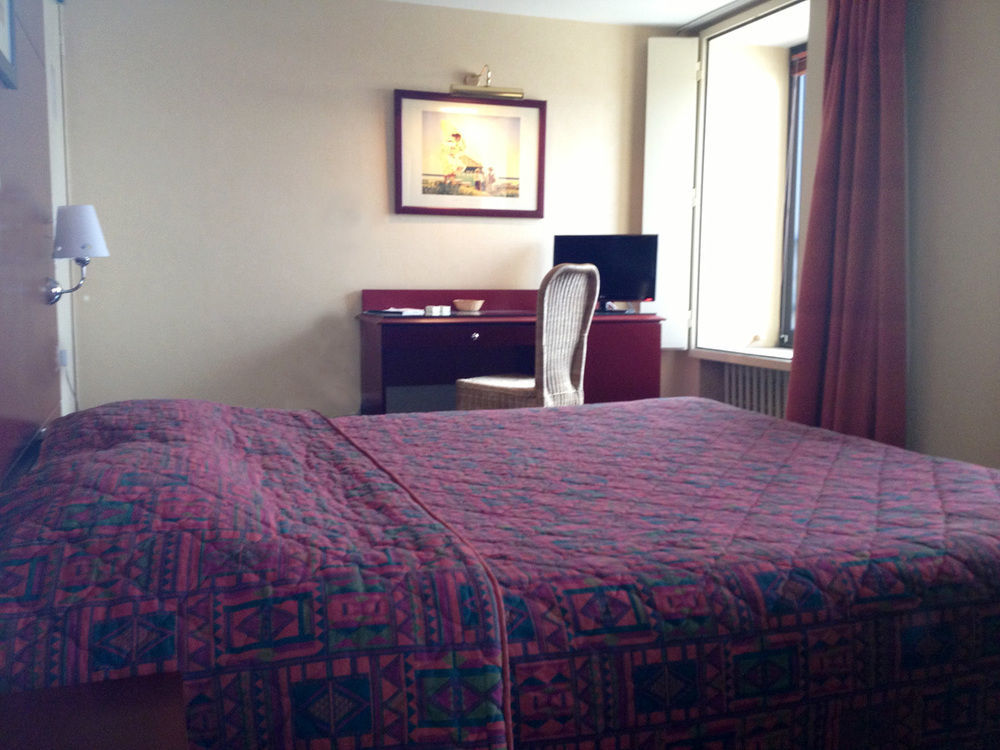 Logis L'Auberge Bourbonnaise Saint-Yorre エクステリア 写真