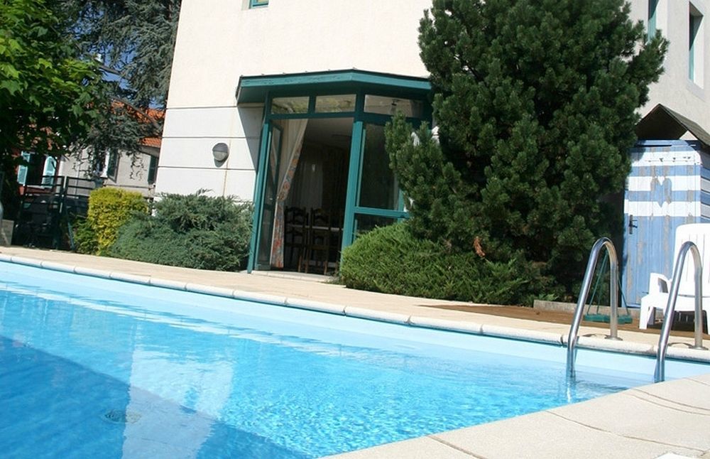 Logis L'Auberge Bourbonnaise Saint-Yorre エクステリア 写真