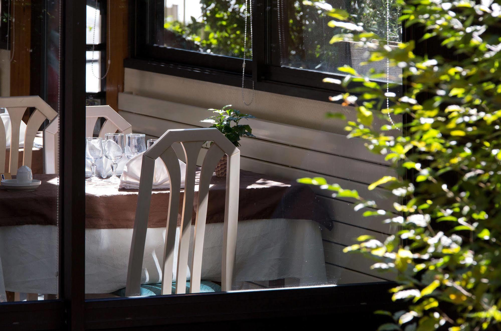 Logis L'Auberge Bourbonnaise Saint-Yorre エクステリア 写真