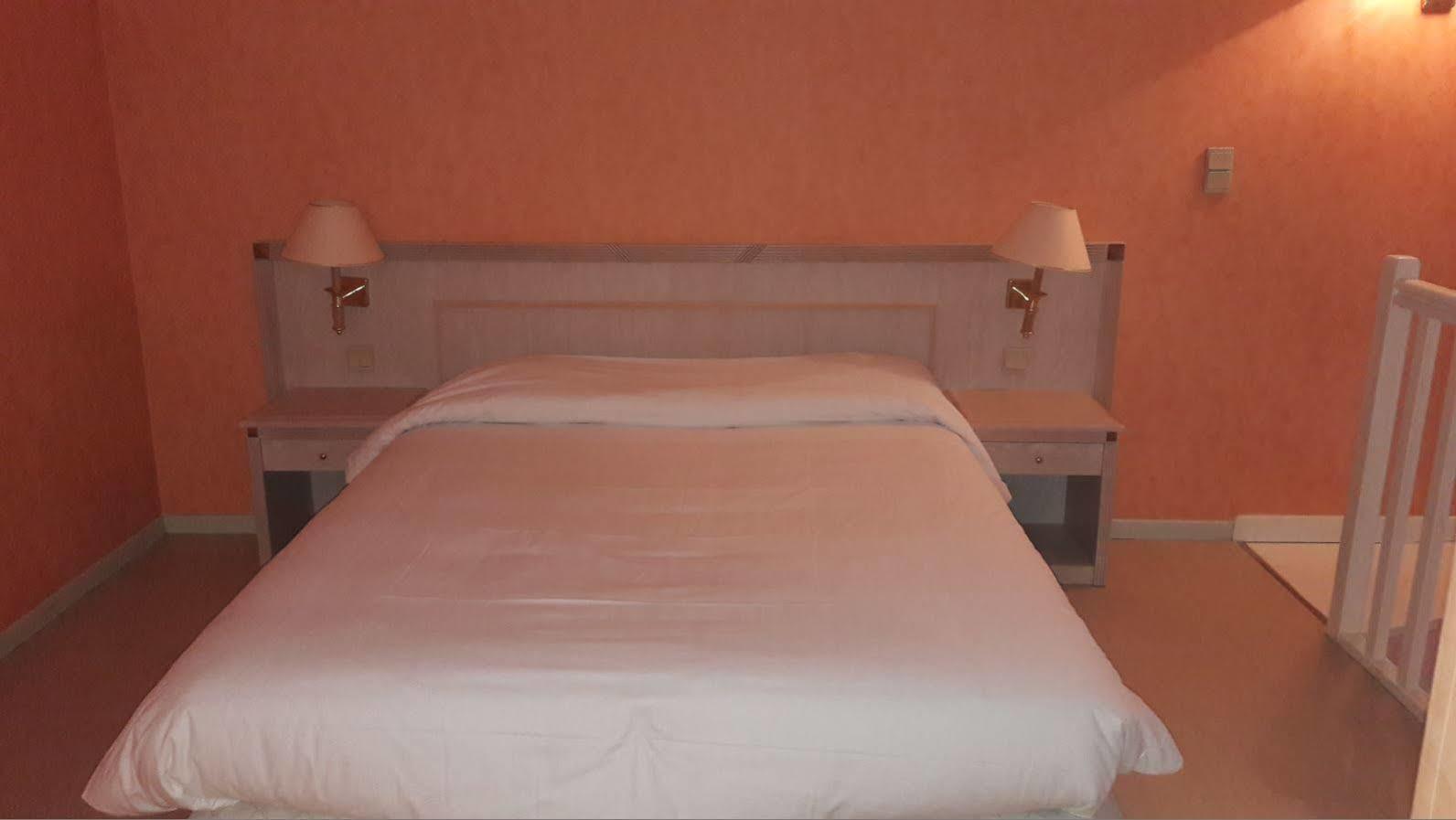 Logis L'Auberge Bourbonnaise Saint-Yorre エクステリア 写真